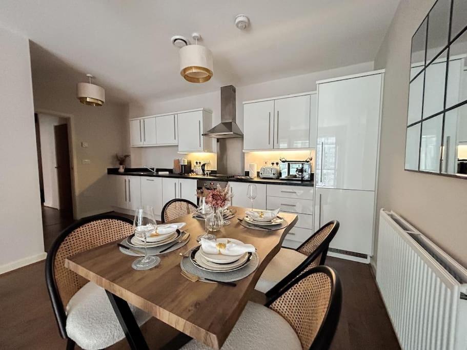 Apartamento Stylish Urban Sanctuary With Parking Londres Exterior foto
