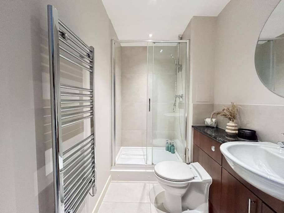 Apartamento Stylish Urban Sanctuary With Parking Londres Exterior foto
