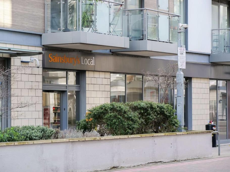 Apartamento Stylish Urban Sanctuary With Parking Londres Exterior foto