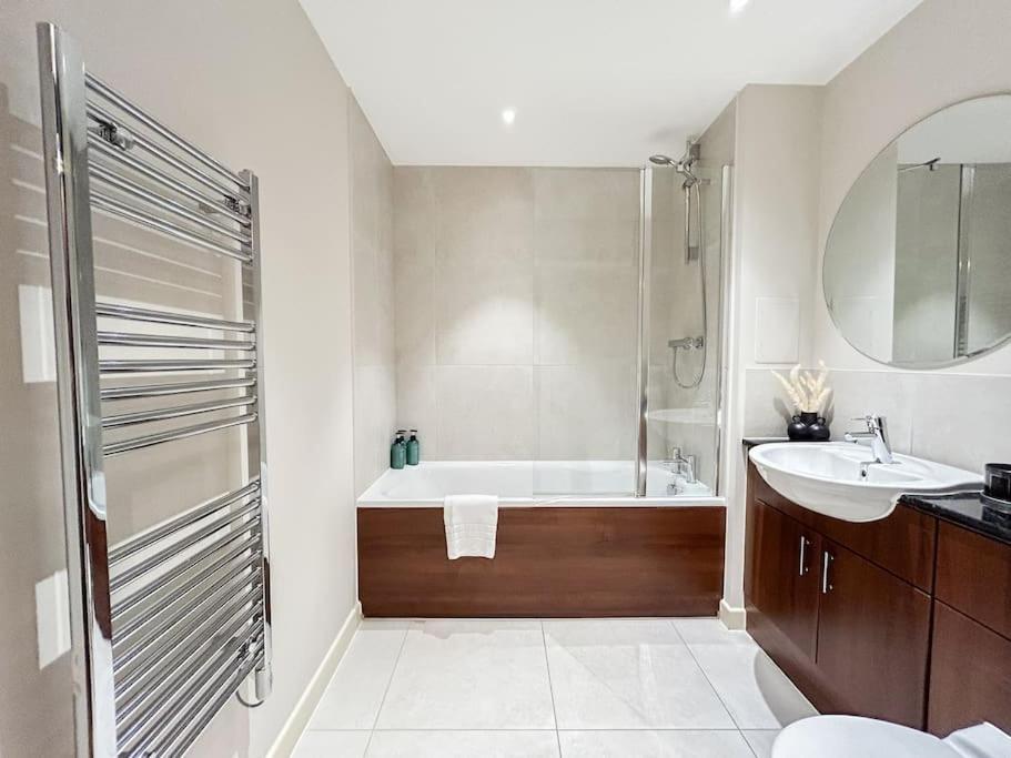Apartamento Stylish Urban Sanctuary With Parking Londres Exterior foto