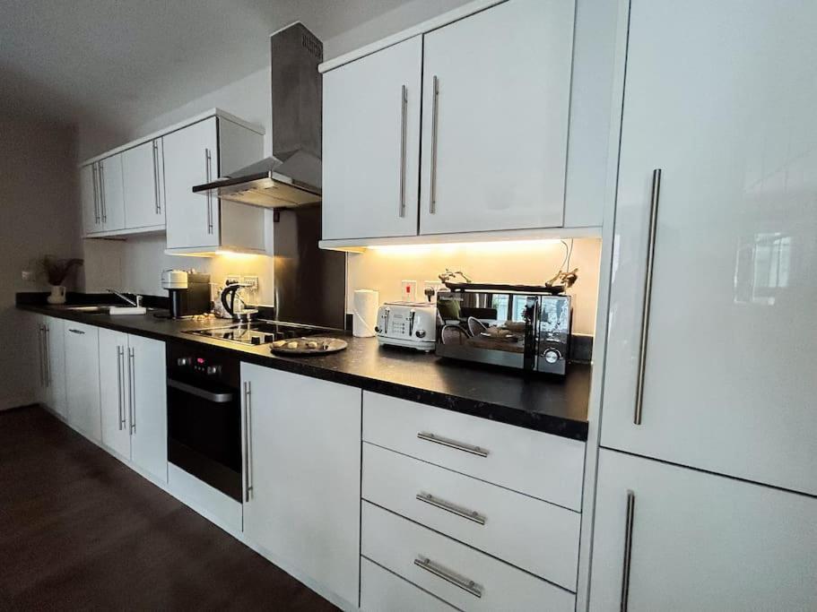 Apartamento Stylish Urban Sanctuary With Parking Londres Exterior foto